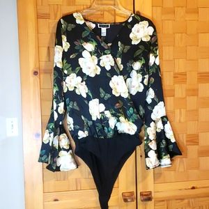 🍀 NEW Floral Bodysuit Blouse 🍀